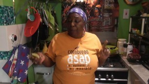 'How to make Momma Cherri\'s Soul Food Chicken and mushroom pie'