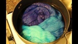 'Dip Dyeing Yarn in Wilton\'s Violet Food Coloring'