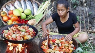 'Survival cooking in forest: Cooking Fish Lemon Spicy Tasty delicious for Food ideas in Jungle'