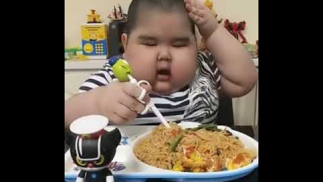 'China fatty boy !! Chinese eating heavy meal !!'