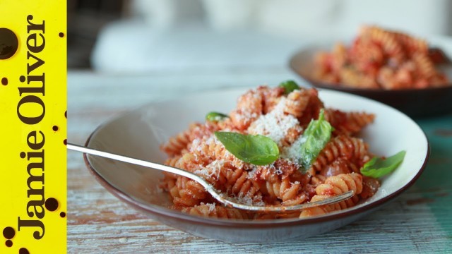 'Classic Tomato Sauce | Super-Quick Pasta Sauces'