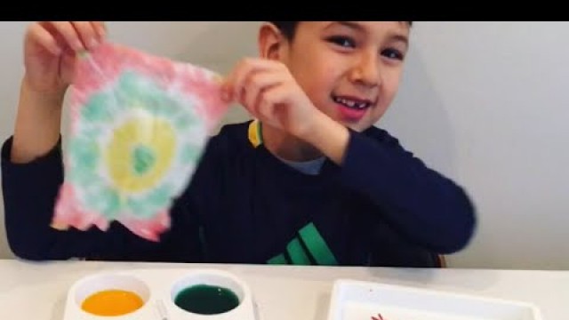 'Tie-dye baby wipes - easy kids activity'