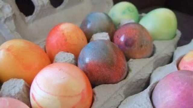 'How to Tie Dye Easter Eggs'