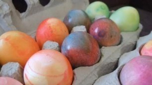 'How to Tie Dye Easter Eggs'