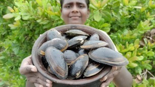 'Pool Clams Hunting|குளத்து சிப்பியை பிடித்து வறுவல்|Village Food Safari|Small Boy Suppu'