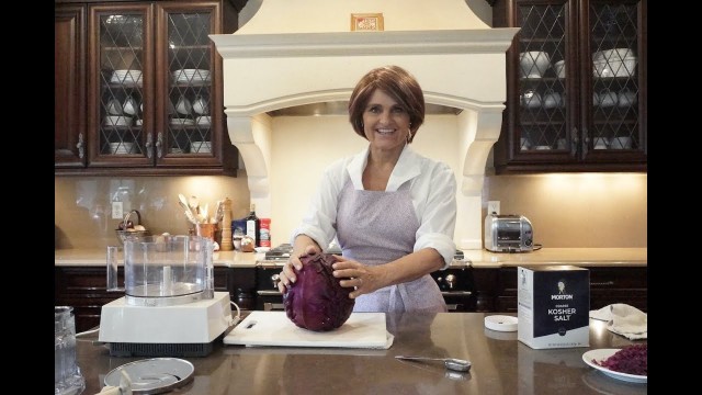 'Let food be your medicine! Great for your gut health. How to make fermented red cabbage'