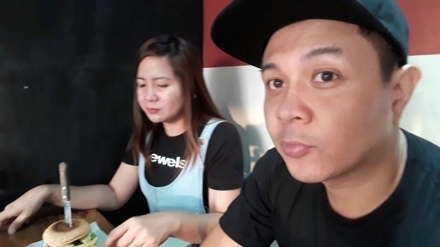 'FOOD VLOG @ NAUGHTY NACHOS. TEACHERS VILLAGE MAGINHAWA STREET QC PHILIIPINES'