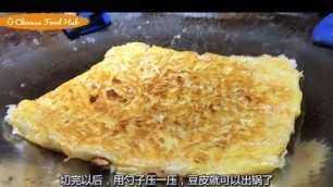 'Wuhan Street Food Hunting Doupi 武汉豆皮 Wuhan Breakfast Dish - Chinese Special Snack'