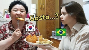 'BISAVÓ COREANA COMENDO COXINHA PELA PRIMEIRA VEZ | 증조 할머니께 브라질 만두를 대접했다'