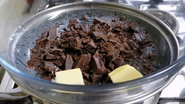 'How to Melt Chocolate / Reel Food Channel'