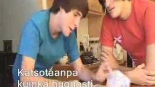 'Food Battle 2006 - Smosh (Finnish subtitles)'