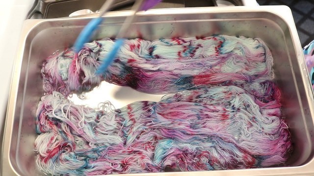 'Dyeing Unicorn Sparkle Yarn with Leftover Rit Dye and Food Coloring'