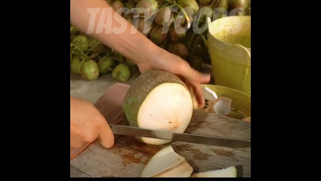 'Easy Coconut Cutting - Street Food India #Food #streetfood #shorts'