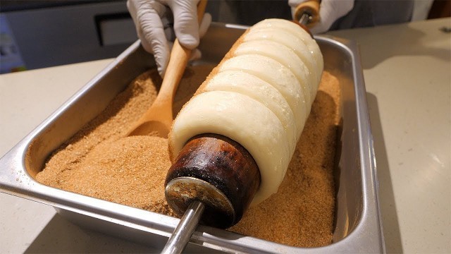 '체코 전통 굴뚝빵 / making Cinnamon Chimney Cake Trdelnik Trdlo / korean street food'