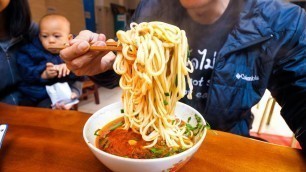 'Chinese Street Food - ENTIRE BOWL ONE-NOODLE and Halal Beef Salad! | Yunnan, China Day 2'