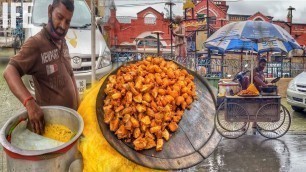 'Kolkata’s Famous Aloo Pakora & Moong Dal Vade 10₹ ($0.14) | Street Food India'