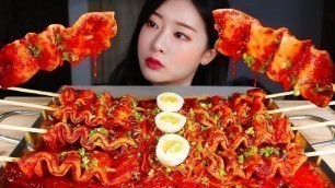 '매운 빨간어묵에 쫄면 반숙계란 먹방/SPICY FISH CAKE SKEWERS 