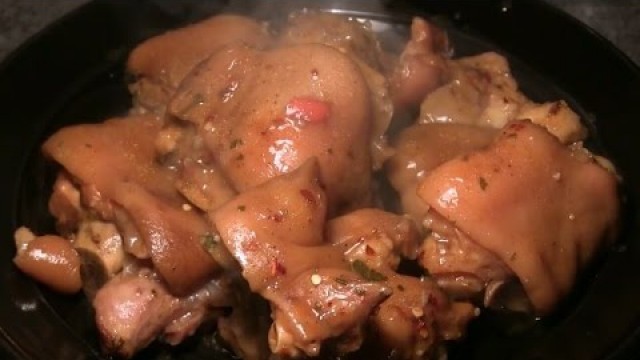 'Soul Food PIG\'s FEET Recipe: How To Make Tender Juicy Flavorful Pig\'s Feet'