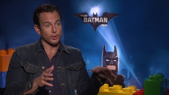 'Will Arnett Uses Batman Voice To Order Chinese Food - Exclusive THE LEGO BATMAN MOVIE Interview'