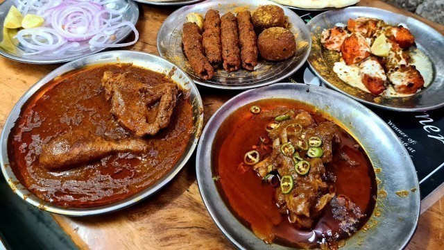 'Ghalib Ke MUTTON KEBAB aur MUTTON NIHARI. Saath Mai CHICKEN KORMA and SHAMI KEBAB. Delhi Street Food'