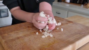 'HOW I CUT AN ONION with ONE HAND! (vegan hacks)'