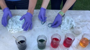 'FFLIB TV: Fun on Friday - Tie Dye with Food Coloring'