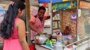 'Bengali\'s Most Favourite Fuchka (Panipuri / Golgappa) at Tribeni Bustand - Bengali Street Food India'