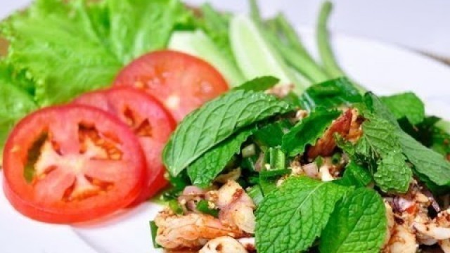 '[Thai Food] Spicy Seafood Salad (Larb Ta-Lay)'