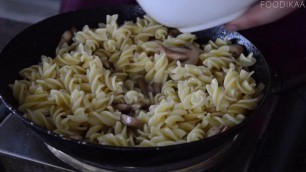 'Following Jamie Oliver Cookbook: 5 INGREDIENT Garlic Mushroom Pasta'