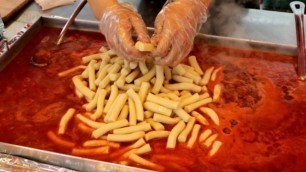 'Spicy Rice Cake, This is Called Tteokbokki - Korean Street Food (トッポッキ, Würziger Reiskuchen, 밀떡볶이)'