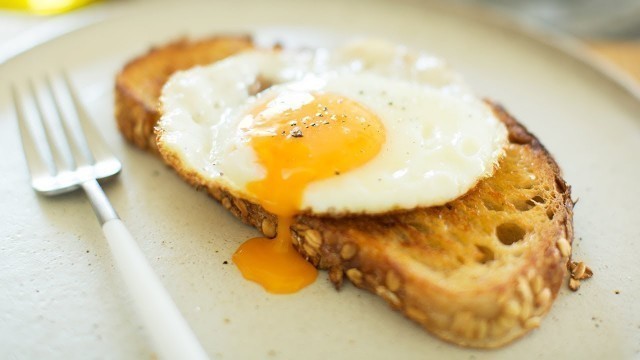 'How to fry eggs Sunny Side Up and Over Easy'