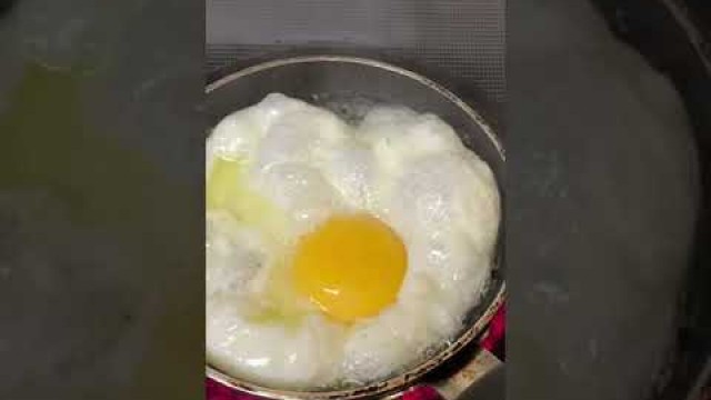 'Thai style fried egg sunny side up | fluffy and crispy fried egg recipe| delicious fluffy cloud egg'