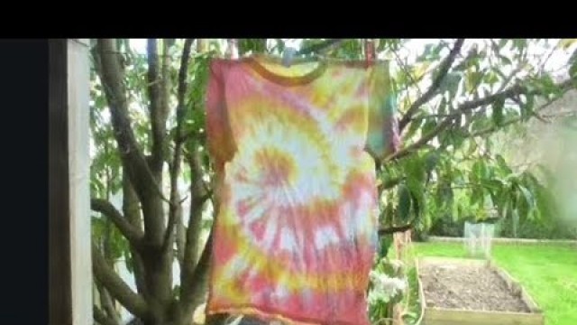 'How To Make A Tie Dye Hippy T Shirt At Home With Food Coloring'