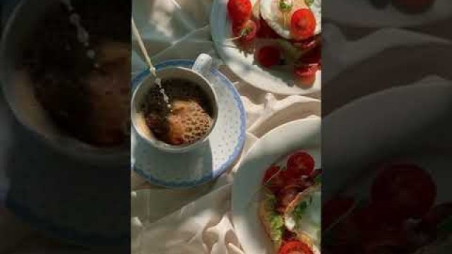 'Sunny Side Up Egg With Cherry Tomatoes'