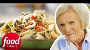 'Marry Berry\'s Quick Yet Luxurious Seafood Linguine! | Mary Berry\'s Absolute Favourites'