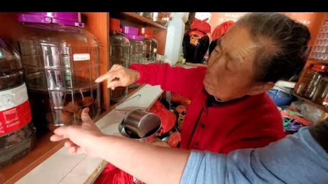 'Going LOCAL in WUHAN CHINA (homemade baijiu alcohol, fermented rice & street food in tent) 4K'