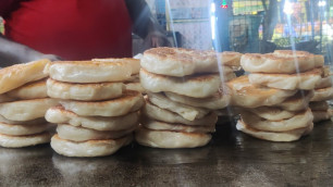 'MKN Madurai Idly Kadai | Chennai #Streetfood #shorts Bun Parota | Indian Street Food Madurai Sooru'
