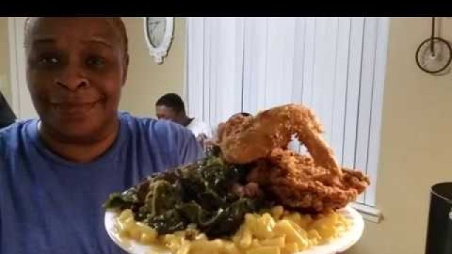 'Mama Young\'s ORIGINAL CRISPY MUSTARD FRIED CHICKEN & SOUL FOOD RECIPES'