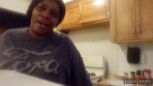 'Part 3:Soul Food Dinner Cooking Vlog/ Black Eye Peas, Sweet Potato\'s, Fried Chicken And Corn Bread!!'