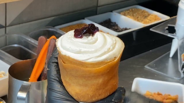 'Custard Cream Crepe (Brulee) & Fruits - Israel Food Jerusalem | Shuk Machane Yehuda | שוק מחנה יהודה'