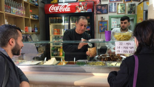 'Top 10 Street Foods To Eat In Israel - The Ultimate Israeli Food Tour | BEST Falafel & Hummus Dishes'