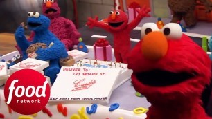 'Buddy Makes Amazing 40th Anniversary Sesame Street Cake | Cake Boss'